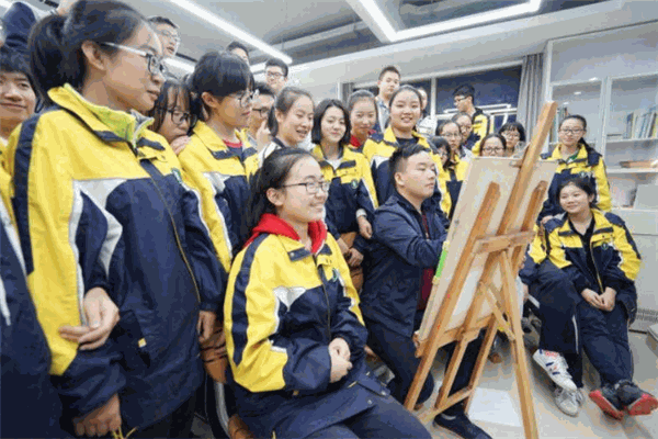 红铅笔美术培训